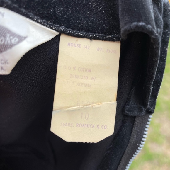 Vintage Kerrybrooke Black Velvet Dress with Rosette Detail 50s 60s - Picture 4 of 6